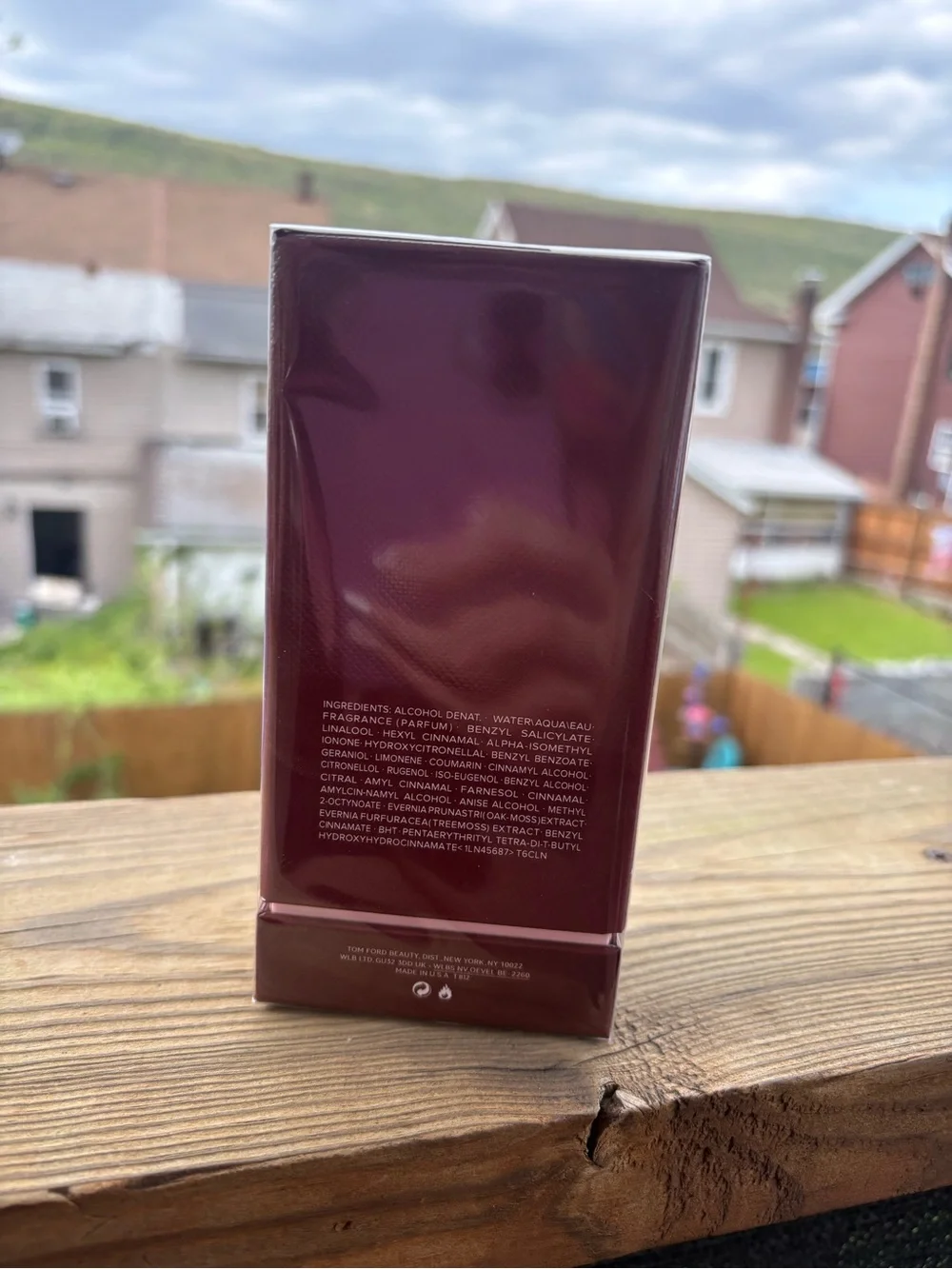 Tom Ford Lost Cherry - Deep Wine Red Box - Picture 2 of 4